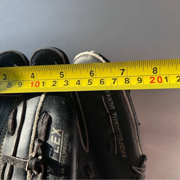 Mizuno Max Flex MZ107 Youth Black Baseball Glove Full Grain Leather “Left Hand” - Picture 9 of 9